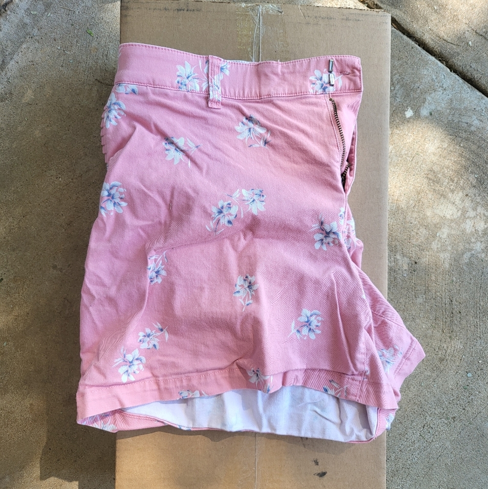 Lane Bryant White Flower Pink Shorts size 18